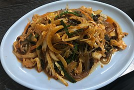 Japchae (mi cellophane goreng)