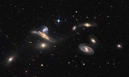 NGC 3753 (3e van links) met NGC 3745, NGC 3746, NGC 3748, NGC 3750, NGC 3751 en NGC 3754