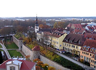 Zürch Ostseite: Unterer Wall mit St. Salvator, Stadtmauer und Pulvertürmen