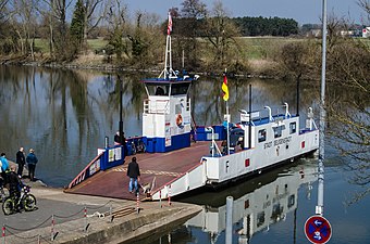 Mainfähre beim Anlegen in Seligenstadt