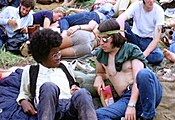 Doi hippie la Woodstock