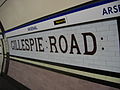 Station Arsenal (die Fliesen zeigen den ursprünglichen Namen Gillespie Road)