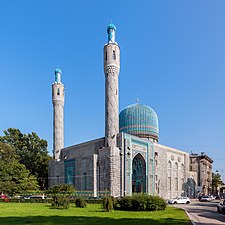 Sankt-Peterburg jome masjidining peshtoqsimon qismi. Sankt-Peterburg