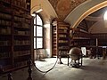 L'intérieur de la bibliothèque de l'église paroissiale.