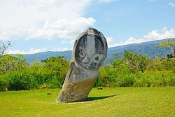 Patung megalitikum di Lembah Bada