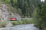 Ybbstalbahn am Ufer der Ybbs bei Lunz am See