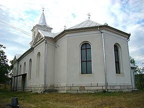 Biserica ortodoxă (inițial greco-catolică, construită în 1904 și având atunci hramul Naşterea Sf. Fecioare Maria)