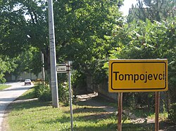 Tompojevci, ulaz u naselje