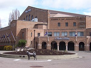 Der Südwesteingang des Hec Edmundson Pavilion im März 2012