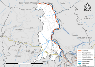 Carte en couleur présentant le réseau hydrographique de la commune