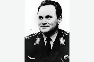 File:Generalleutnant Walter Krupinski.jpg