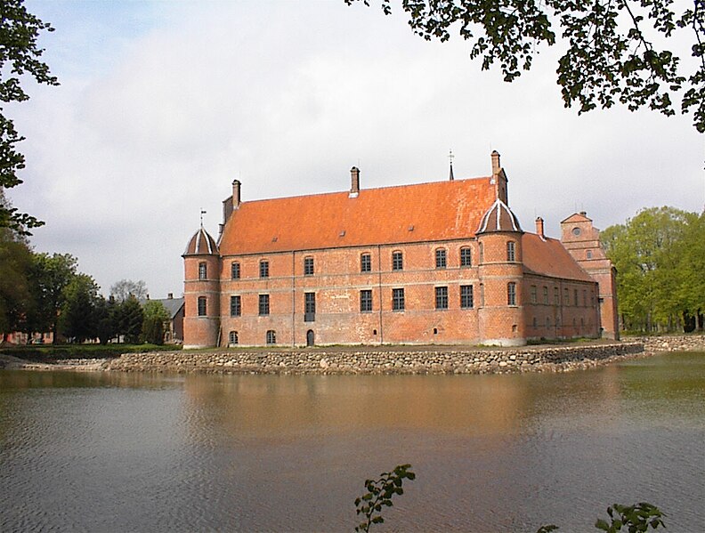 File:Rosenholm Castle.jpg