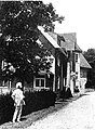 Mark Twain at the Voss cottage, 1908.