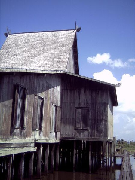 Berkas:Anjung Bubungan Tinggi Teluk Selong.JPG