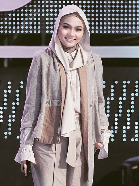 Berkas:Rina Nose saat mengisi acara.jpg