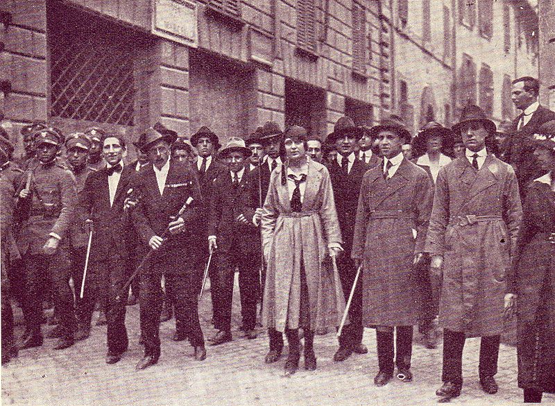 File:Manifestazione sqadrista a Roma.jpg