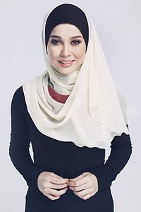 Emma Maembong