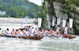 【動画】力強く早船競漕　熊野速玉大社で例大祭