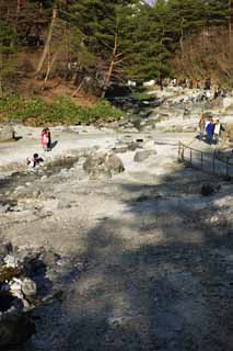 Foto, materiell, befreit, Landschaft, Bild, hat Foto auf Lager,Ein Flussufer vom Kusatsu heier Frhlingswesten, Stein, heier Frhling, Schwefel, Buddhistischer Dienst fr hatte eine Fehlgeburt Kinder