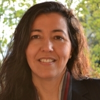 Ana M . Gómez-Bravo