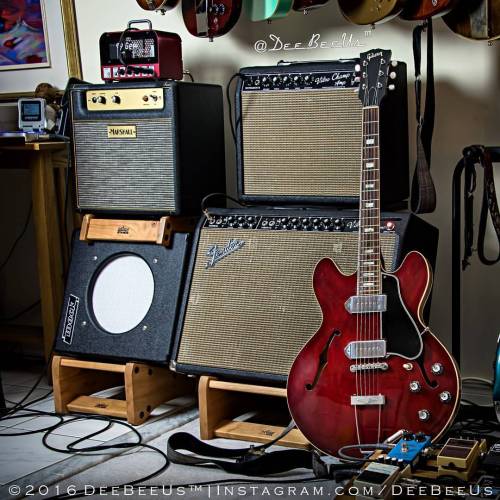 It wouldn’t be a proper #WednESday if I did stick at least a couple of #Gibson ESes in yer face! 😁
Here’s my 1966 #ES330 TDC (“T"hinline "D"ouble pickup "C"herry). At 6.5 lbs it is a lot easier to hang around your neck for long periods of time than...