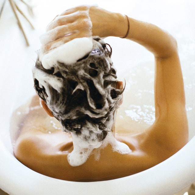 5 Signs You Don’t Wash Your Hair Enough