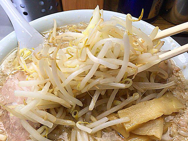 富士山盛りのモヤシがポイント＠東京・千駄ヶ谷の老舗ラーメン店「ホープ軒」