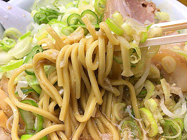 東京・千駄ヶ谷の老舗「ホープ軒」の背脂醤油ラーメン