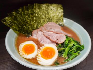 旨い店はタクシー運転手に訊け！ 私が都内最高峰だと思う家系ラーメン、江古田『五十三家』（いそみや）の魅力とは？