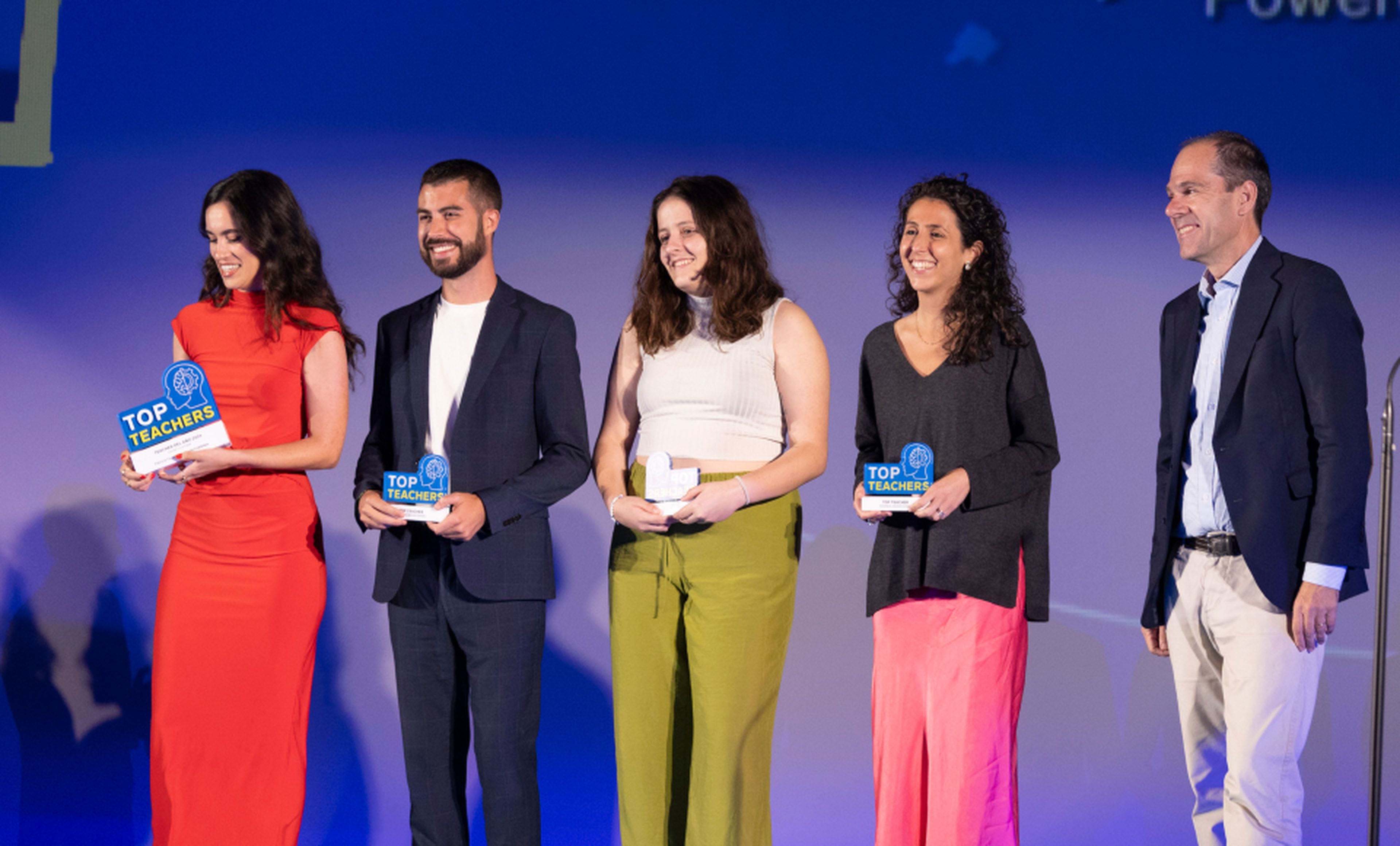 De izquierda a derecha: Patricia Fernández (@patriciafdez), David García (@avionesenpapel), Clara More (@claramore), María Lucía (@passportmarks) y Javier Tabernero, CEO de Canon en España y Portugal.