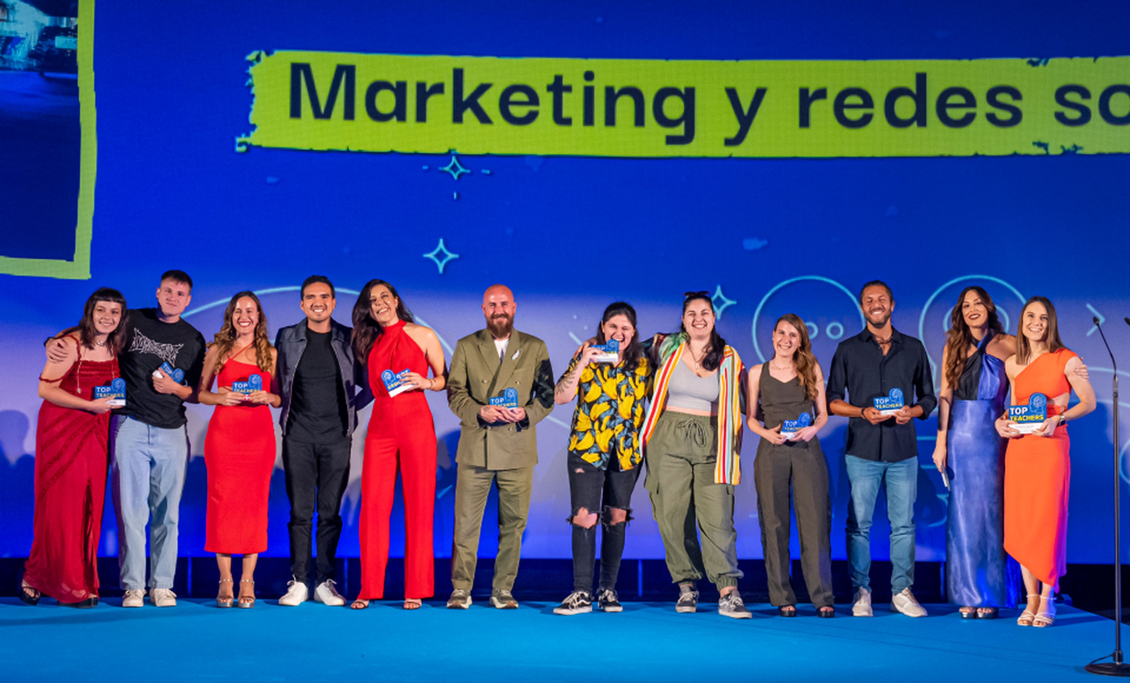 De izquierda a derecha: Victoria Maduxa y Urion (@resueltaestudio), Paloma Fernández (@palomafernadezphotography), Raúl Díaz Miranda (@rauldiazmiranda), Leticia Grijó (@letigrijo), Juan Diego Pérez (@papisario), Sandra y Amanda (@fimeltraib), Elena Cebolla (@soyelenacreativa), Borja Girón (@borjagirón), Ana Clavellinas (@unbuenmarketing) e Itziar Oltra (@itziaroltra).