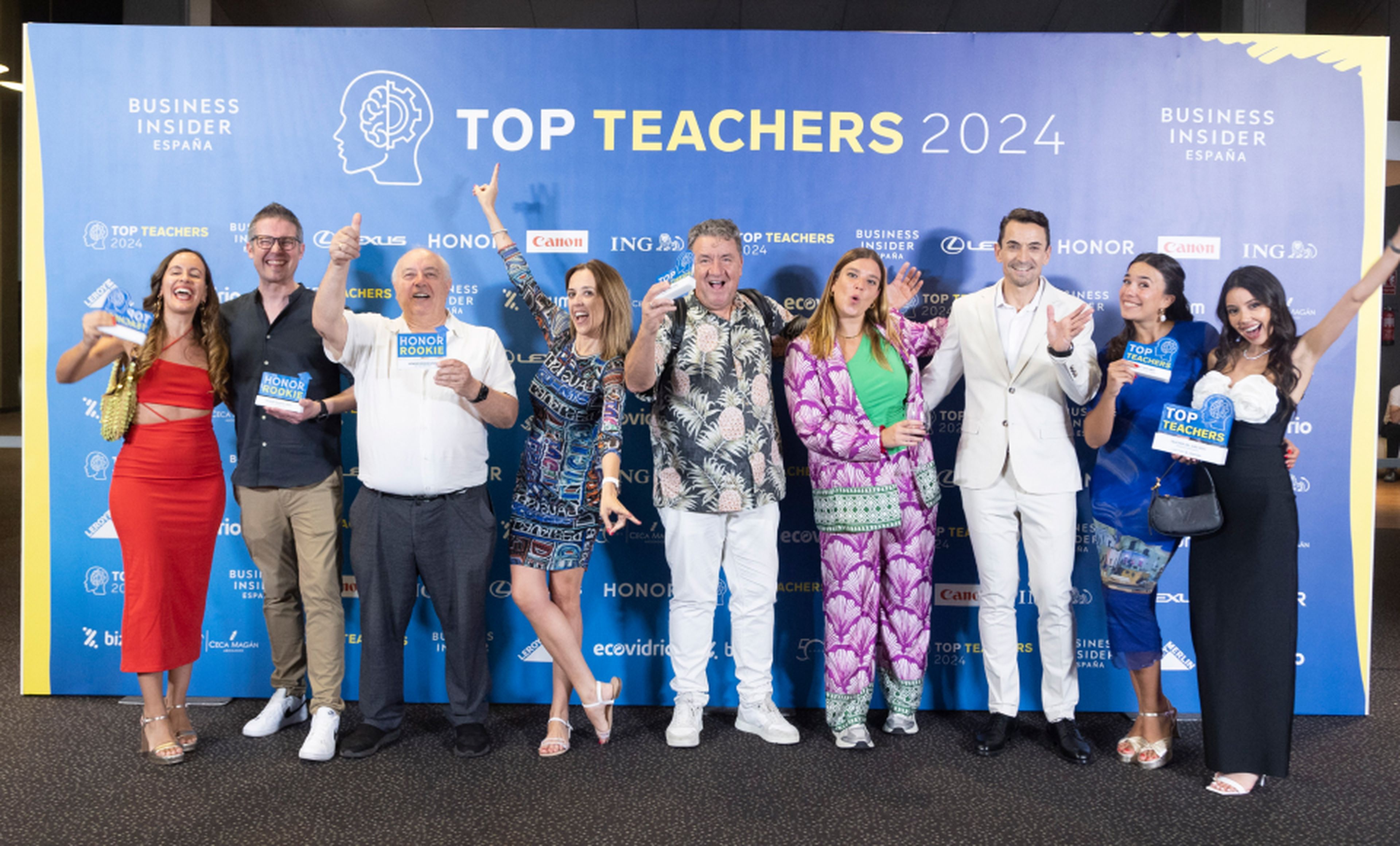 De izquierda a derecha: Paloma Fernández (@palomafernadezphotography), Jhoan M. López (@losprofesdeciencia), Carlos Maxi (@profe.mates), Koldo Royo (@chefkoldo), Mireia Oliva (@mimiolivan), Manuel del Campo, CEO de Business Insider España, Adri Carvajal (@adri.zip) y Celia Rubio (@_celiarubio).