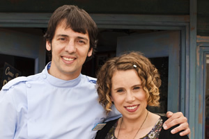 The Café. Image shows from L to R: Richard Dickens (Ralf Little), Sarah Porter (Michelle Terry). Copyright: Jellylegs