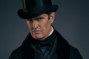 Quacks. Dr. Hendrick (Rupert Everett). Copyright: Lucky Giant