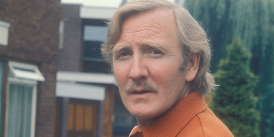 Casanova '73. Henry Newhouse (Leslie Phillips). Copyright: BBC