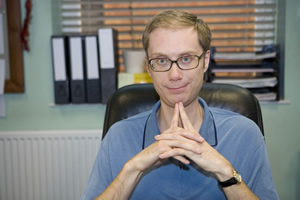 Extras. Darren Lamb (Stephen Merchant). Copyright: BBC