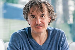 Stuck. Dan (Dylan Moran). Copyright: Hat Trick Productions