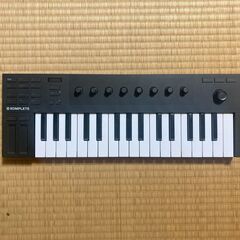 KOMPLETE KONTROL M32