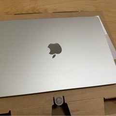 M2チップ搭載MacBook Air - スターライト