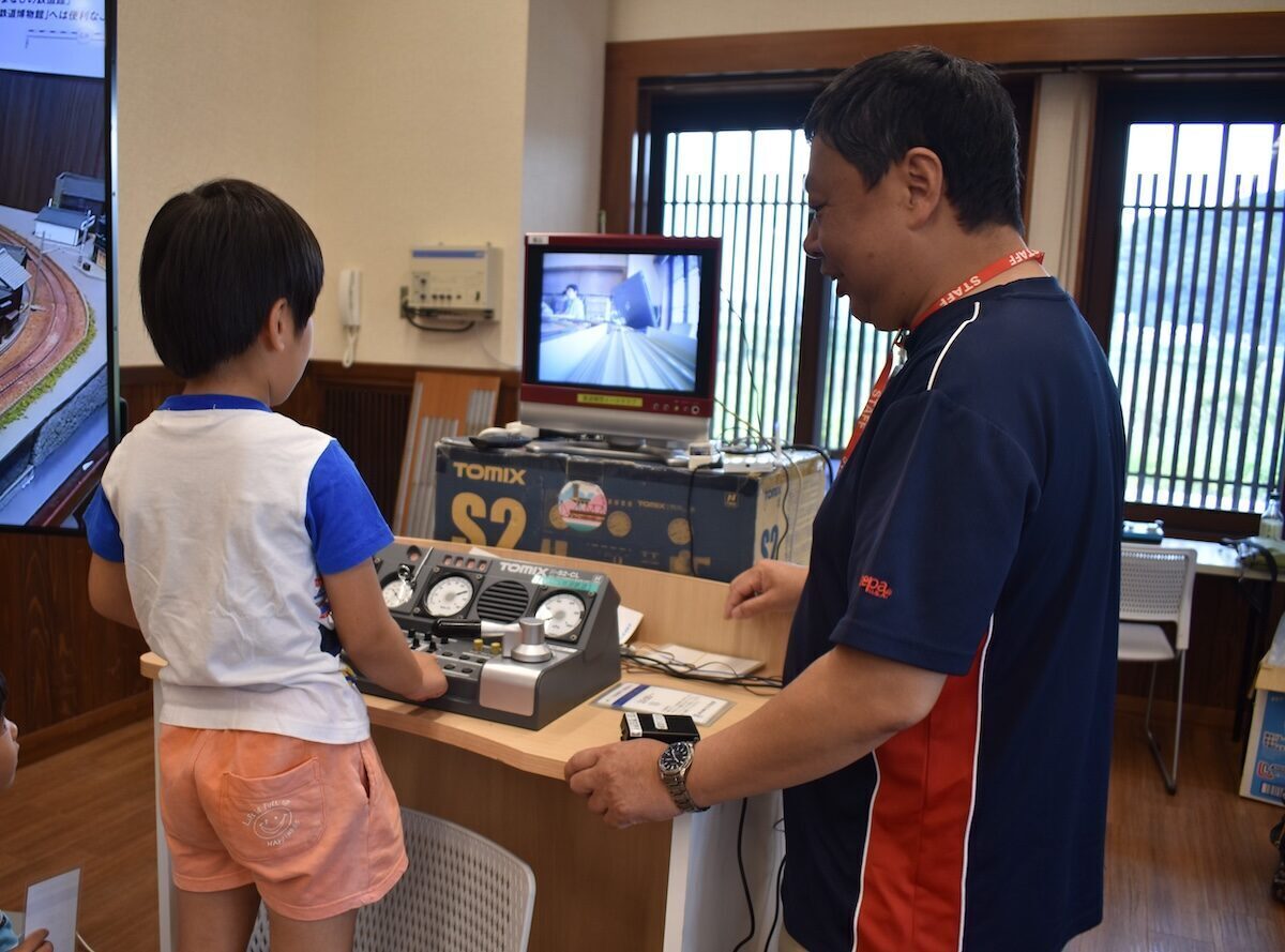 鉄道模型を運転して運転手気分！