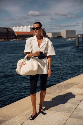 Women wear ballet flats In New York