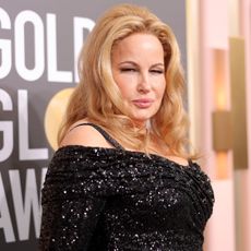 Jennifer Coolidge at the 2023 Golden Globes