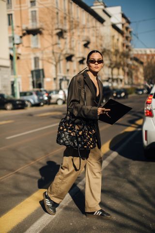 Street styler wearing black sneakers