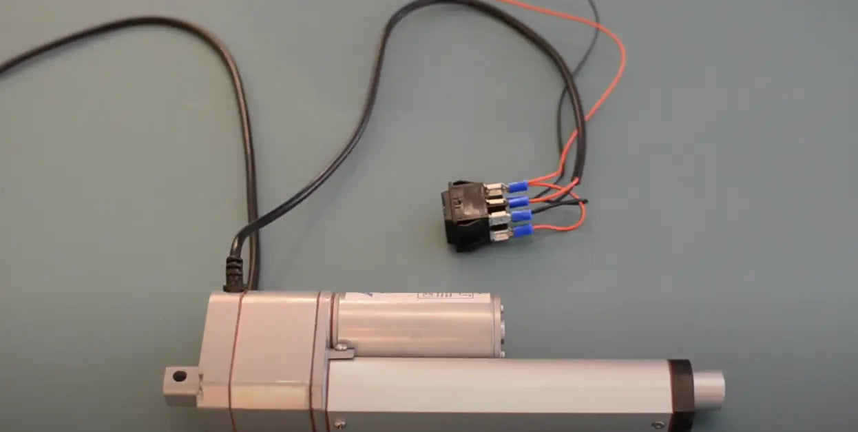 controlar un actuador lineal con un interruptor