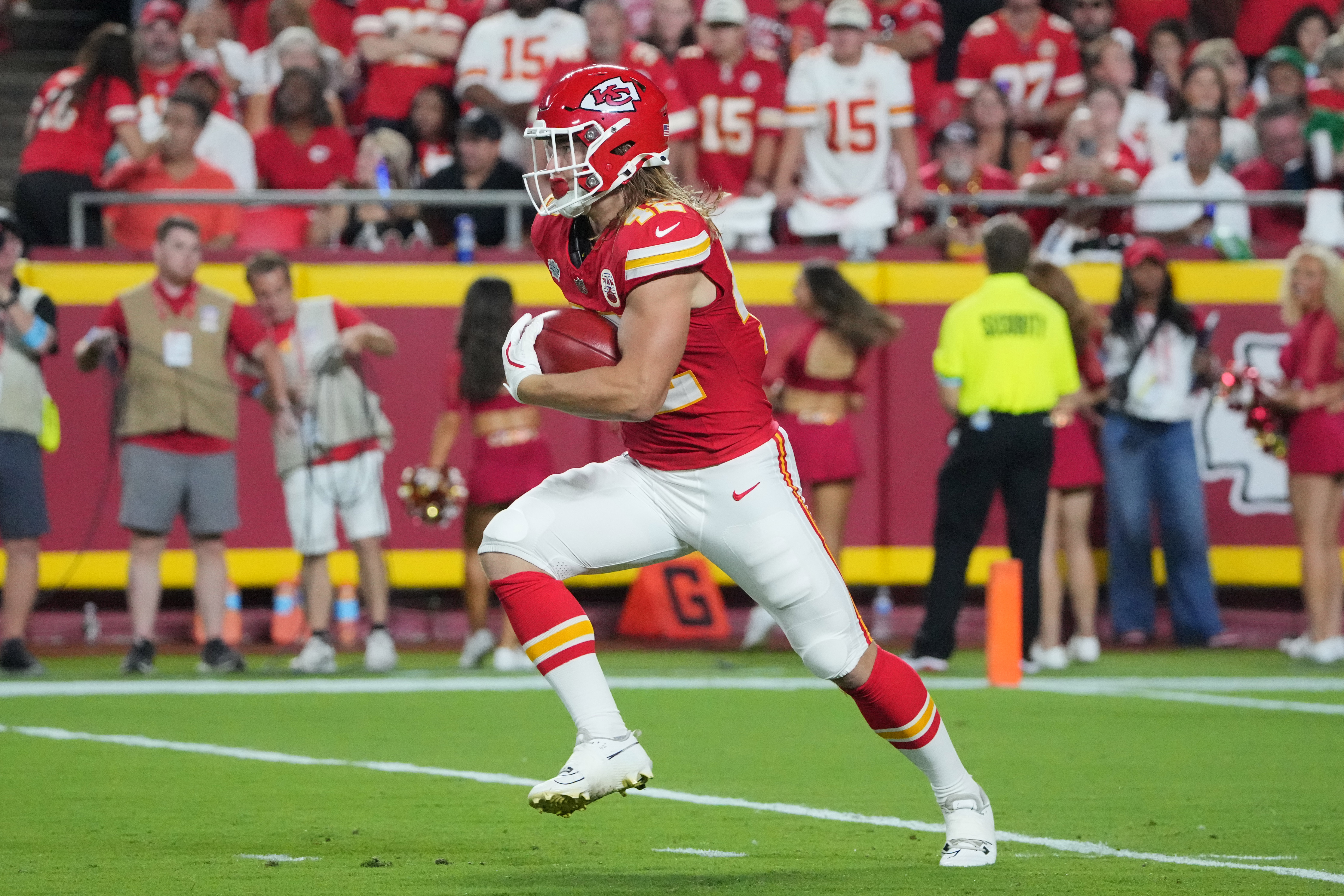 Kansas City Chiefs running back Carson Steele (42) returns a kick against the Baltimore Ravens during the game at GEHA Field at Arrowhead Stadium.&nbsp;