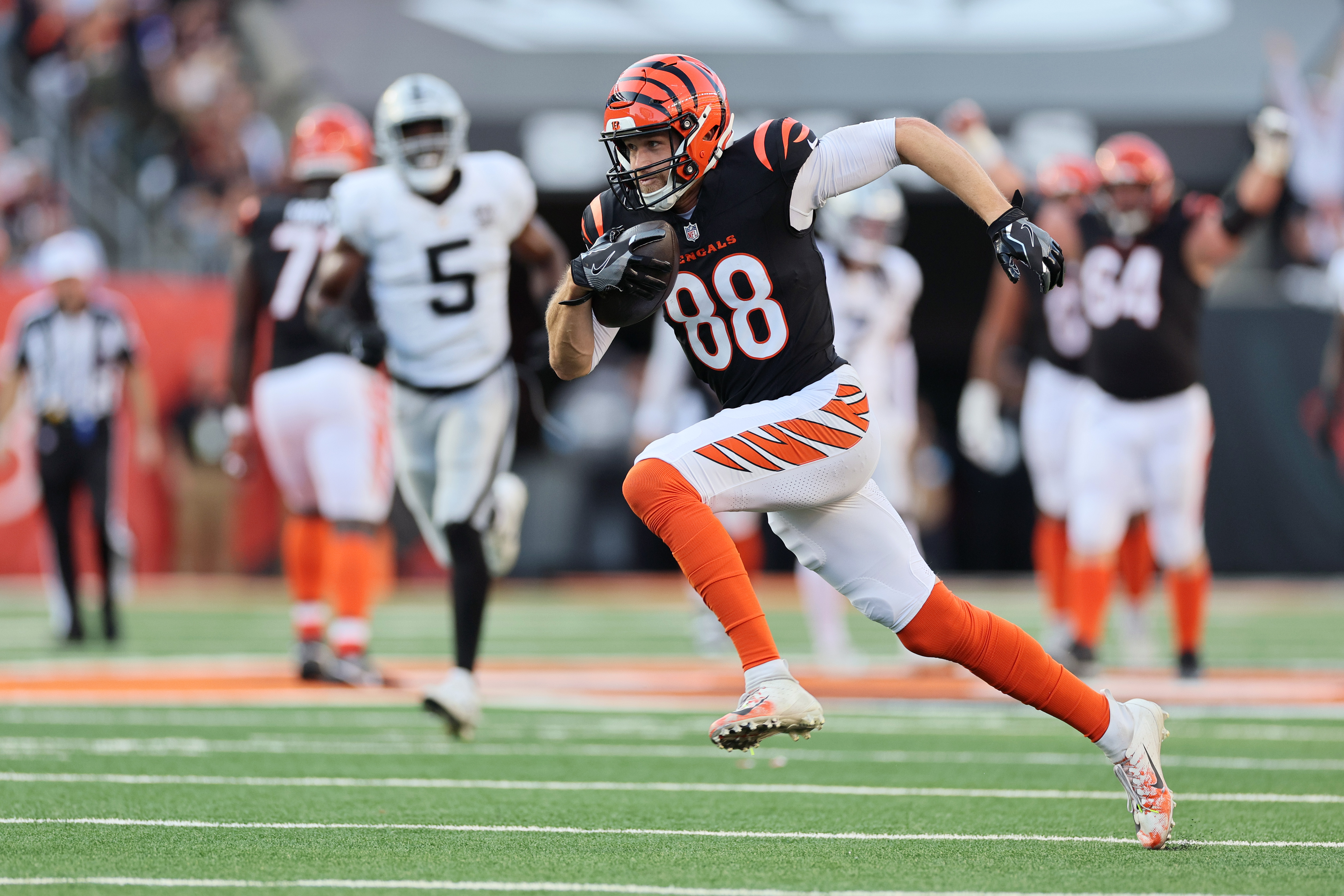 Mike Gesicki #88 of the Cincinnati Bengals runs for a touchdown after a catch in the fourth quarter of a game against the Las Vegas Raiders at Paycor Stadium on November 03, 2024 in Cincinnati, Ohio.