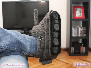 強烈なインパクト！ニットでできた戦車のスリッパ - Panzer Tank Knit Slippers -