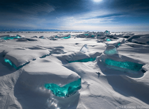 美しすぎる！ターコイズブルーに輝く世界一透明な湖の氷 - Shards of Turquoise Ice -