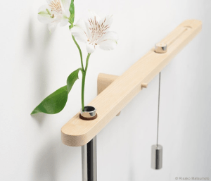 これなら水やりも忘れない！花の渇きを視覚化するおしゃれな花瓶 - Water Balance vase