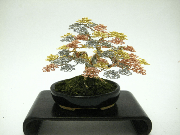 永遠に続く美しさ！黄金の輝きをもつ針金の盆栽 - Wire Bonsai